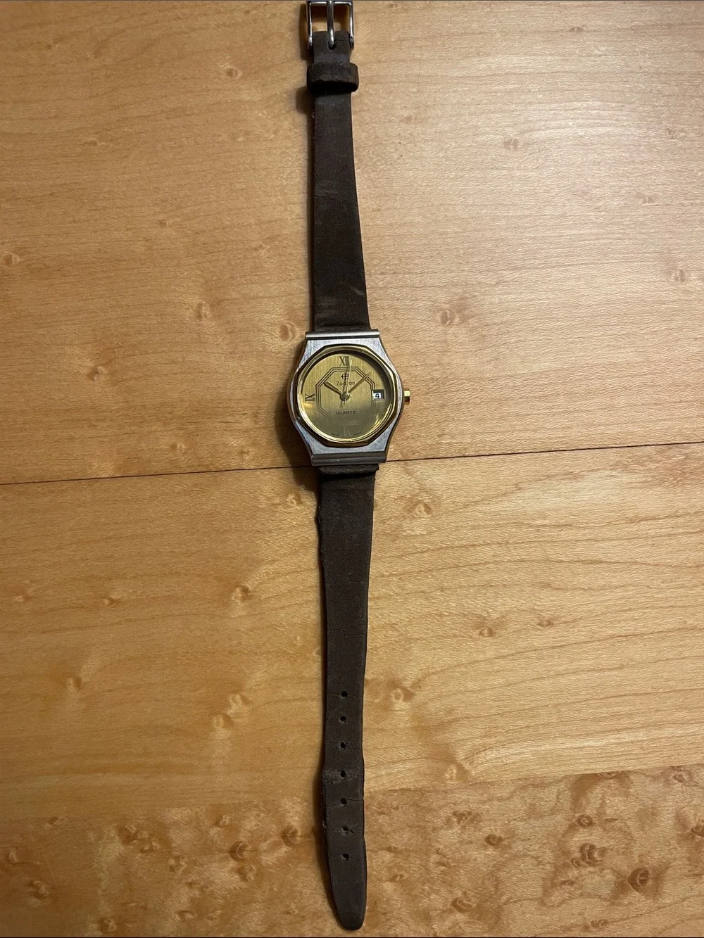 Vintage Zodiac Quartz Wristwatch - Brown Strap with Gold Face Dial